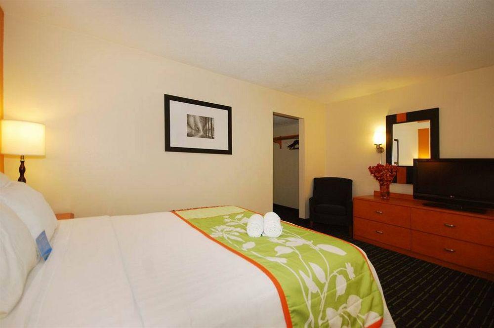 Fairfield Inn Boston Dedham Exterior photo